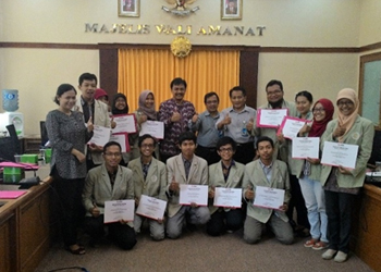 Penyerahan Beasiswa CSR Kepada Mahasiswa Universitas Gadjah Mada & Universitas Sebelas Maret (2015)